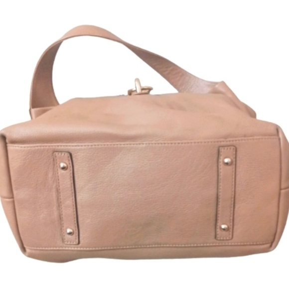 - Dooney & Bourke beautiful shoulder bag. Great for summer. - Picture 3 of 3